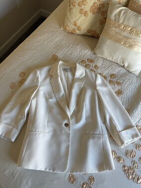 Kasper Cream Single-Button Notch Lapel Blazer